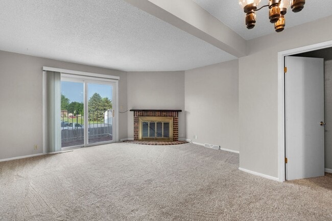 Building Photo - 2 bedroom 1 bath apartment