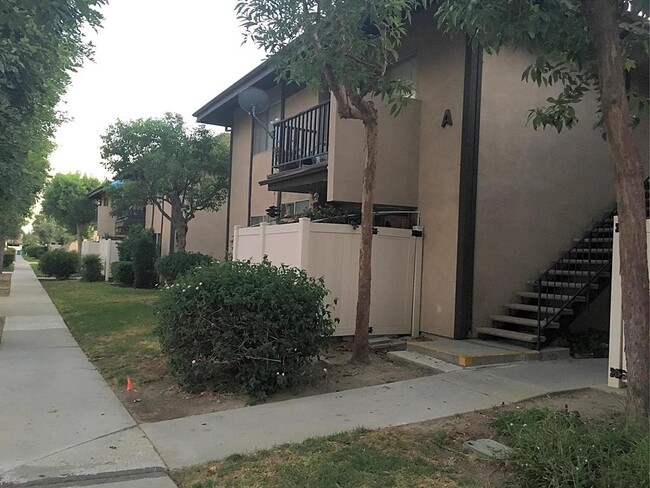 Foto del edificio - 16700 Chatsworth St