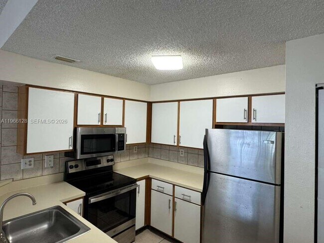 Foto del edificio - 2445 SW 18th Terrace