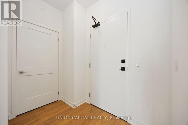 Building Photo - 10 Abeja St