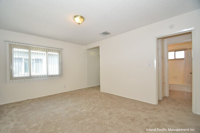 Building Photo - 1637 E Maple Ave