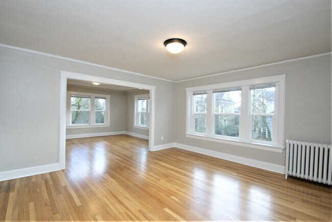 Living Room/Dining Room - 1608 E Republican St