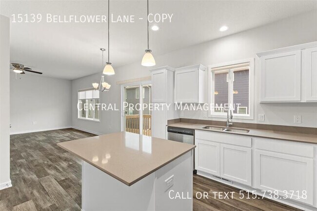 Foto del edificio - 15139 Bellflower Ln