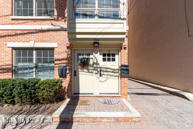 Entrada - 314 Grand St
