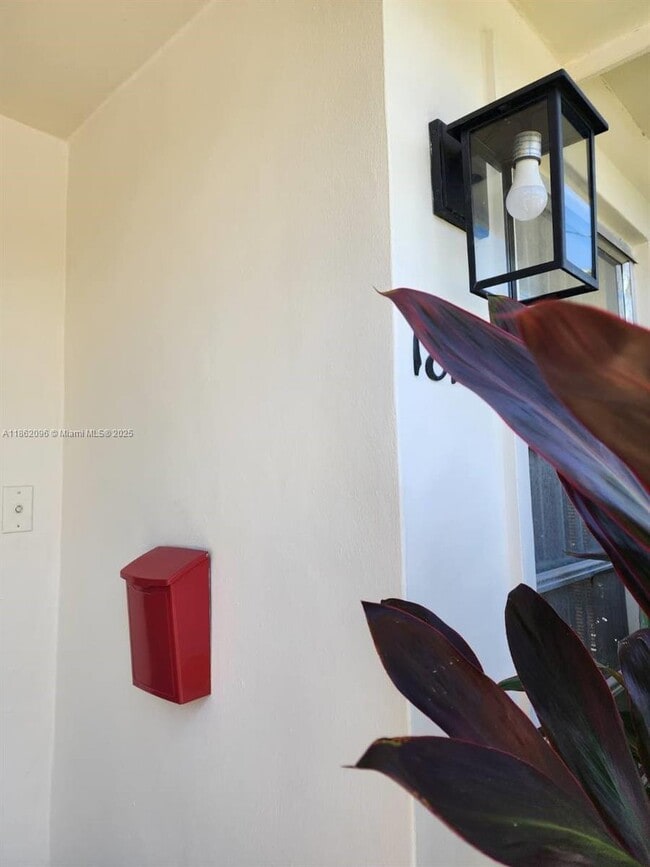 Foto del edificio - 1825 SW 19th St