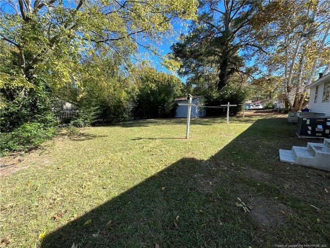 Building Photo - 2110 Rogers Dr