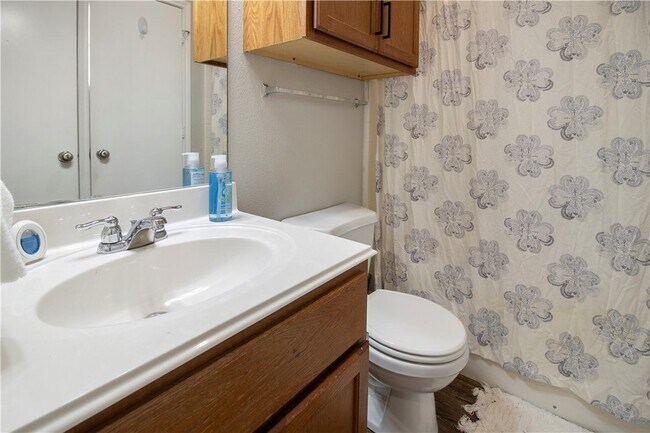 Foto del edificio - 2903 McLaren Dr