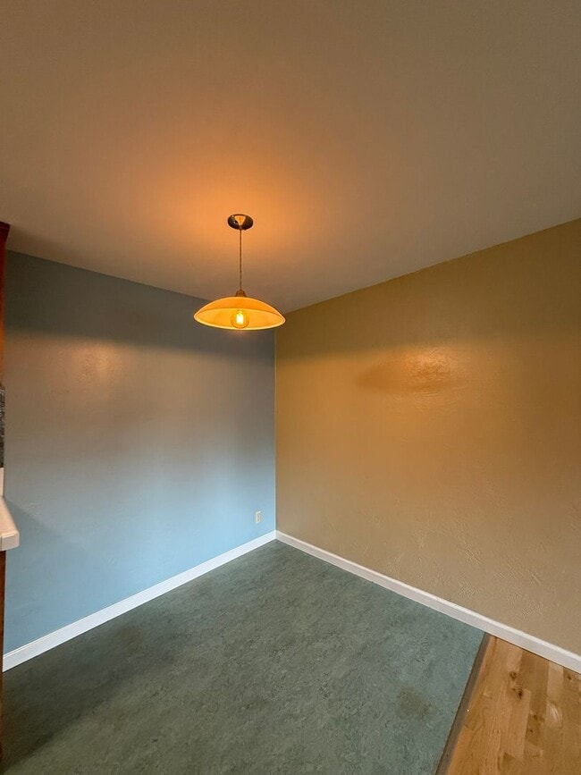 Building Photo - 2950wi