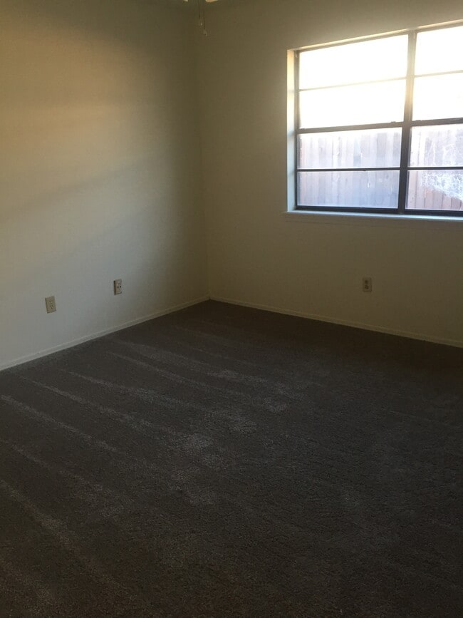 Building Photo - 1015 Sugarloaf Dr