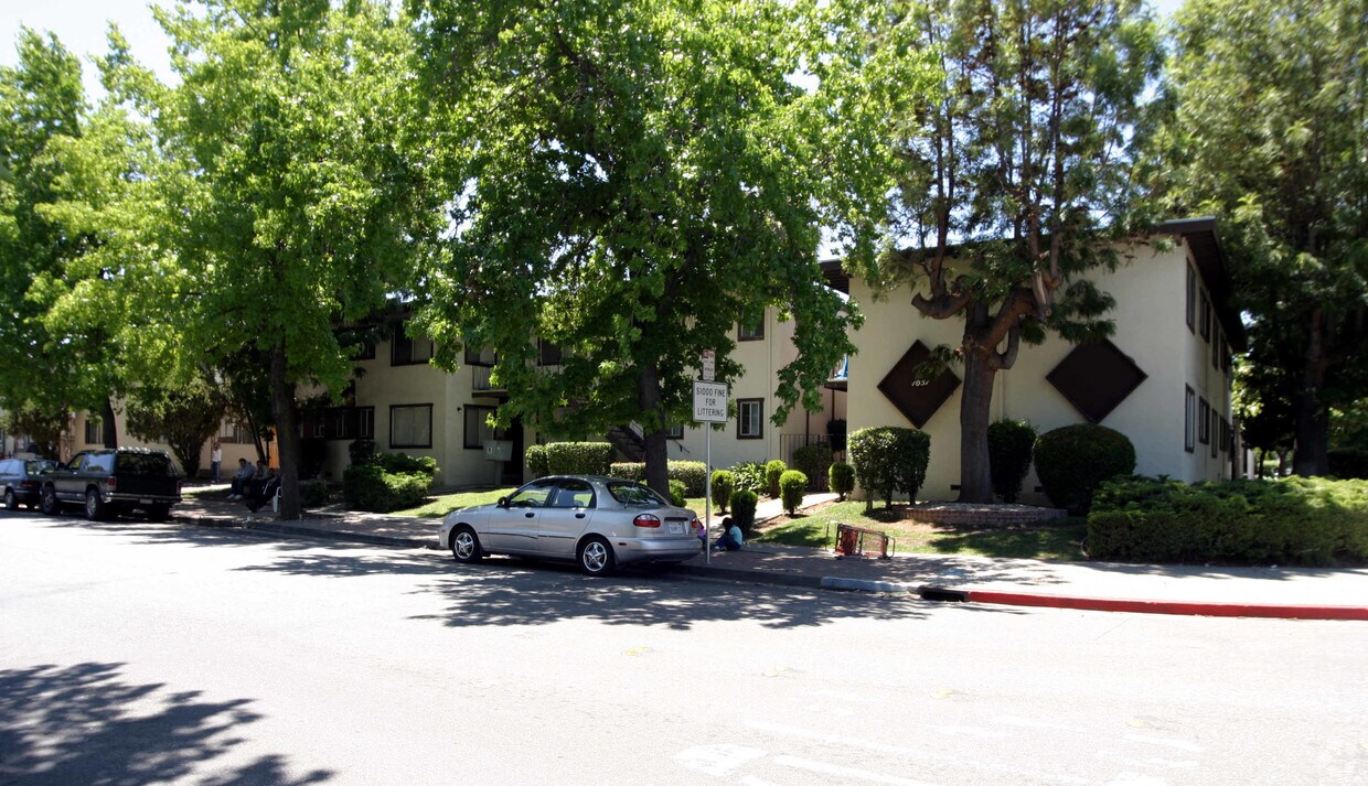 Building Photo - 1051 Roewill Dr