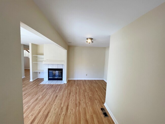 Foto del edificio - 504 Floyd Ct