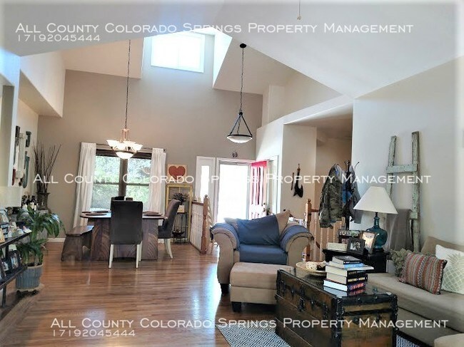 Foto del edificio - 15320 Steinbeck Ln