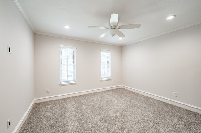 Building Photo - 207 Victoria Way