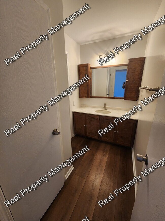 Building Photo - Two Bedroom Highland Condo