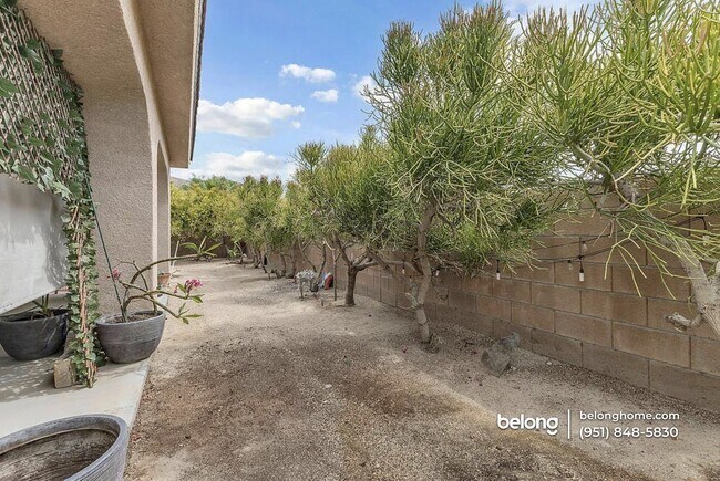 Building Photo - 65166 Cliff Cir