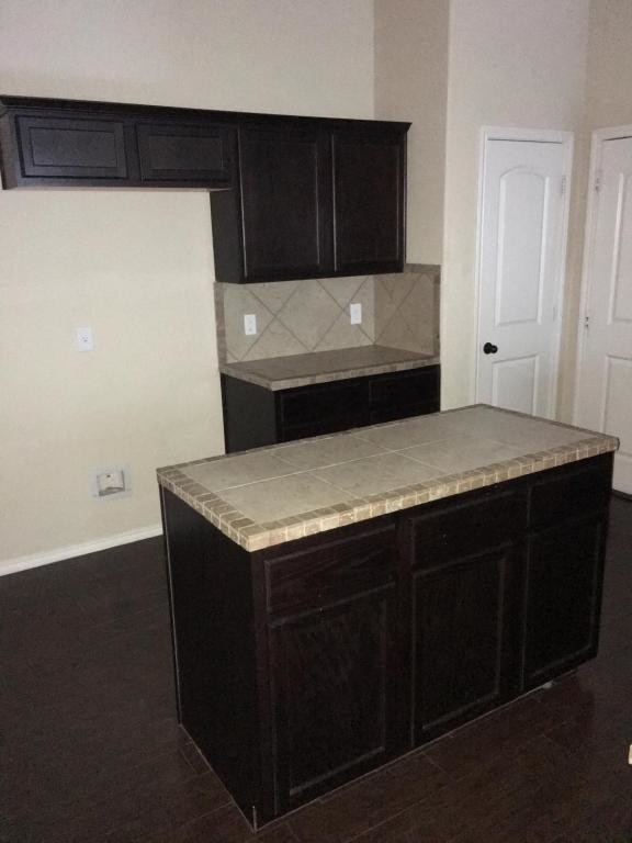Building Photo - 664 Creekside Dr
