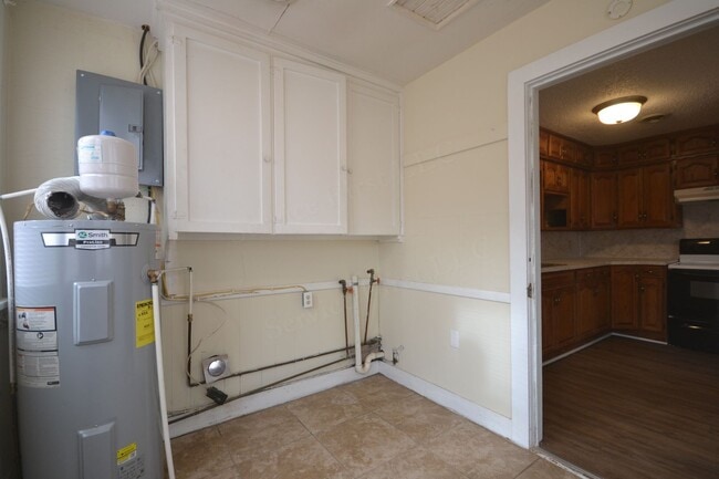 Building Photo - 2 Bed 1 Bath 900 SQFT Home in Bolivar!