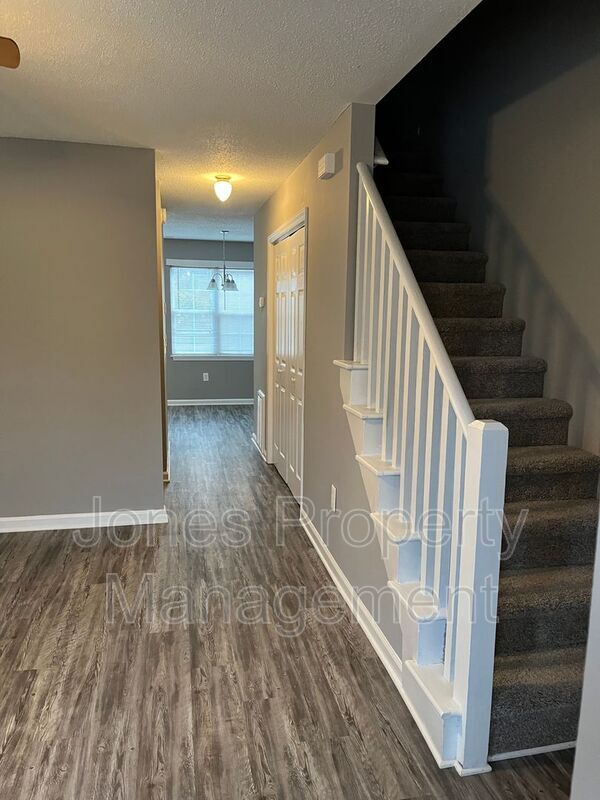 Building Photo - 120 Aaron Pl NW