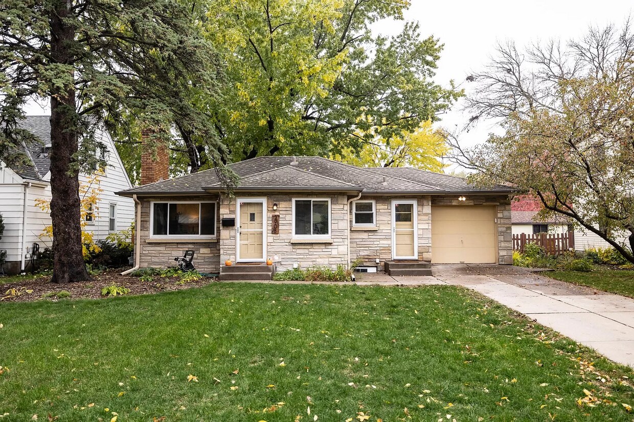 Primary Photo - 2908 Kentucky Ave S
