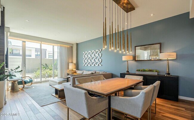 Foto del edificio - 5455 E Lincoln Dr