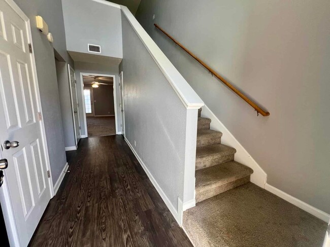 Building Photo - 2BR, 2.5BA Townhome with Garage in Blackma...