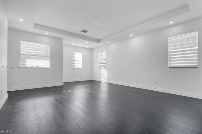 Building Photo - 5 br, 3 bath House - 24082 SW 112th Ct