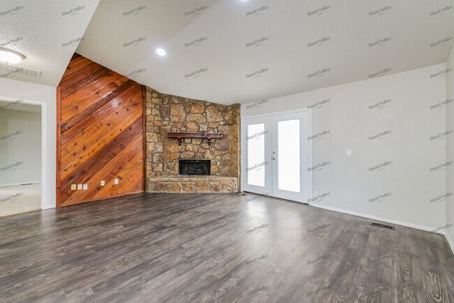 Foto del edificio - 950 Twisted Oak Dr