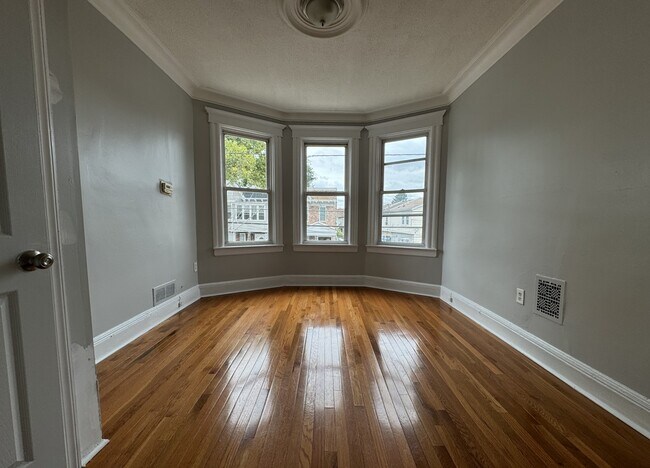 Foto del edificio - 93 Bayview Ave