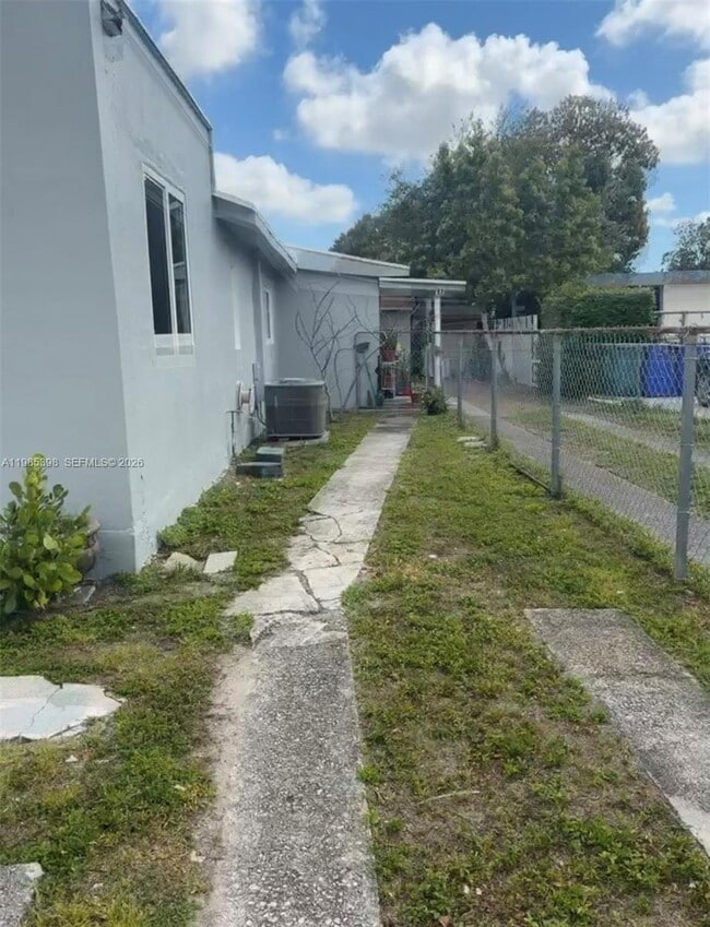 Building Photo - 1637 NW 31st Ave