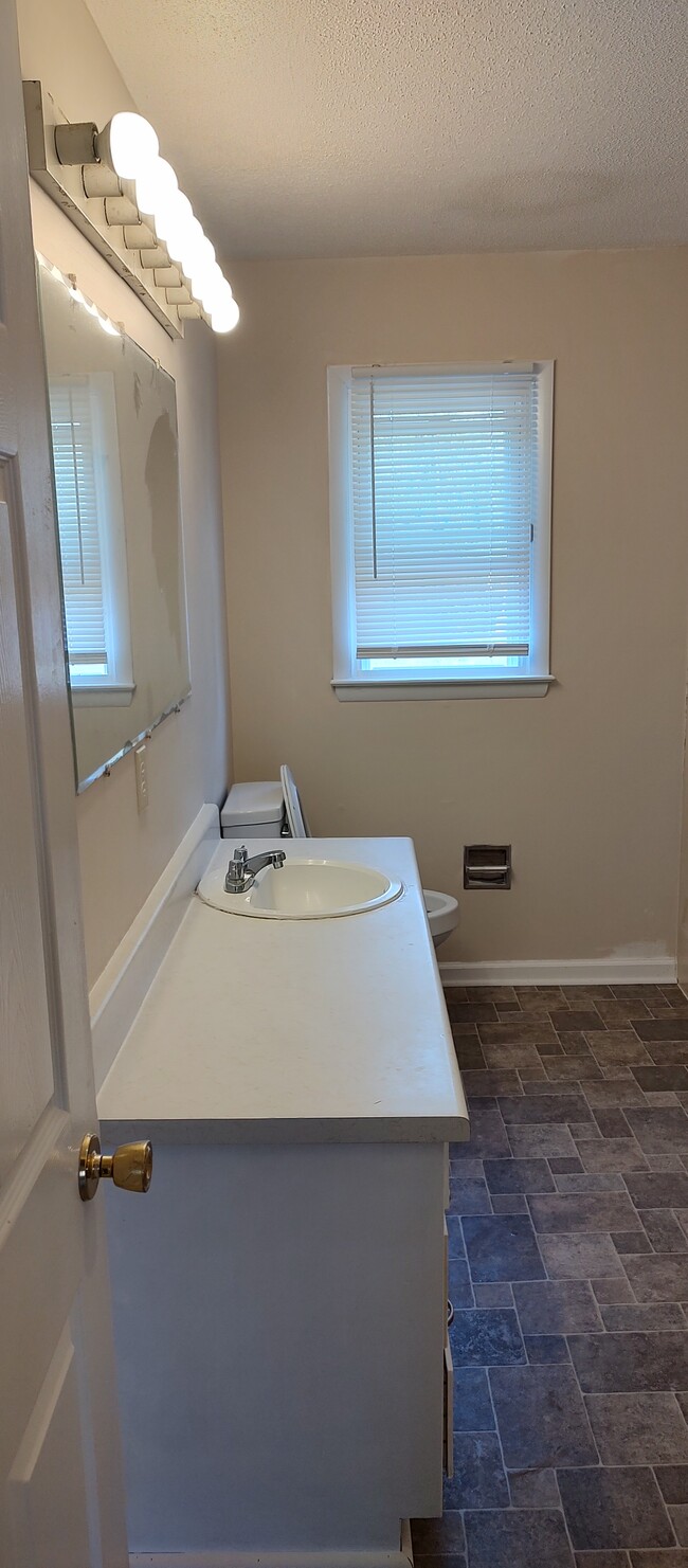 Bathroom - 3856 Newhall Dr NW