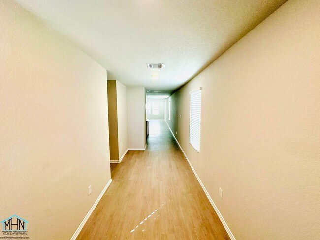Foto del edificio - Charming 4-Bedroom Home in Knox Ridge – Sp...