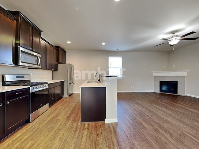 Foto del edificio - 306 Holdener Ln N