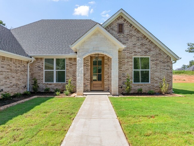 Building Photo - Gorgeous new construction in Flint!