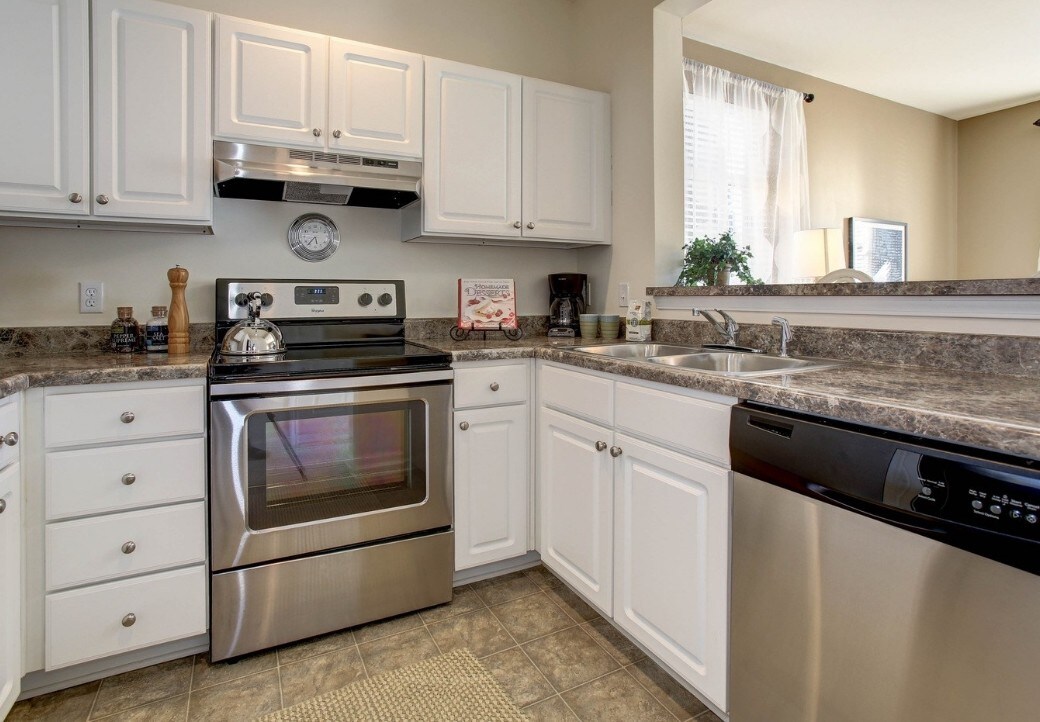 The Pointe At New Town Townhomes for Rent Williamsburg, VA