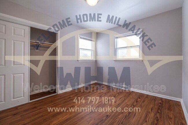 Foto del edificio - 6900 N Sussex St