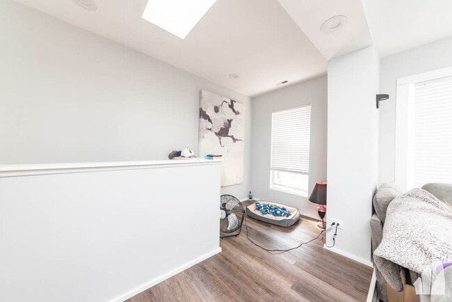 Foto del edificio - 957 N Wolcott Ave