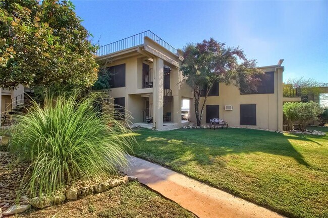 Foto del edificio - 5914 Lago Vista Way