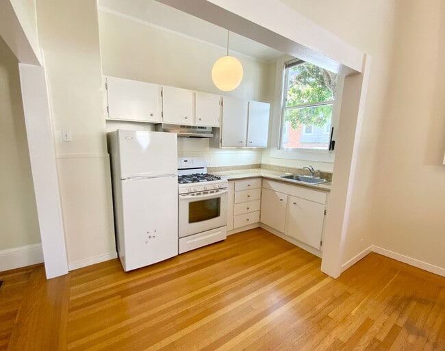 Photo - 1BR W/ Large Private Basement Space! HARDWOOD! LAUNDRY ON-SITE! Apartment