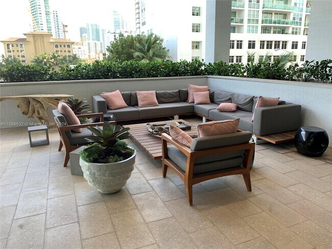 Foto del edificio - 2900 NE 7th Ave