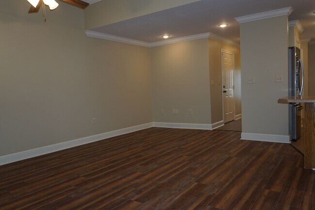 Foto del edificio - 4 Bed 2 Bath two car garage  Home
