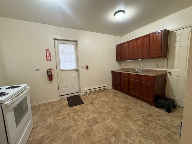 Building Photo - 2 1/2 Cliff St