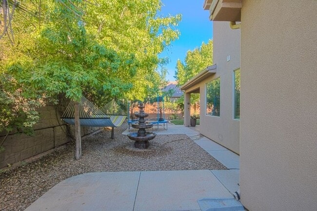 Foto del edificio - 674 Bear Claw Dr