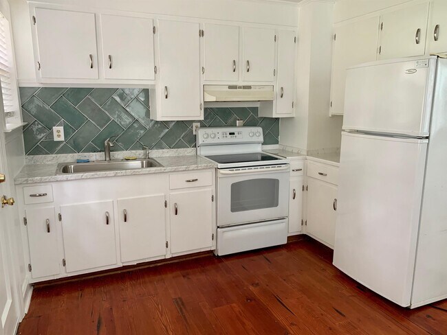 Foto del edificio - 4820 Parkside Dr