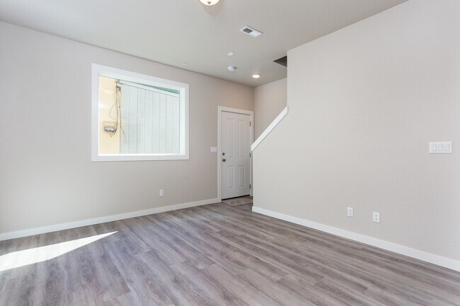 Building Photo - 7625 SE Milwaukie Ave
