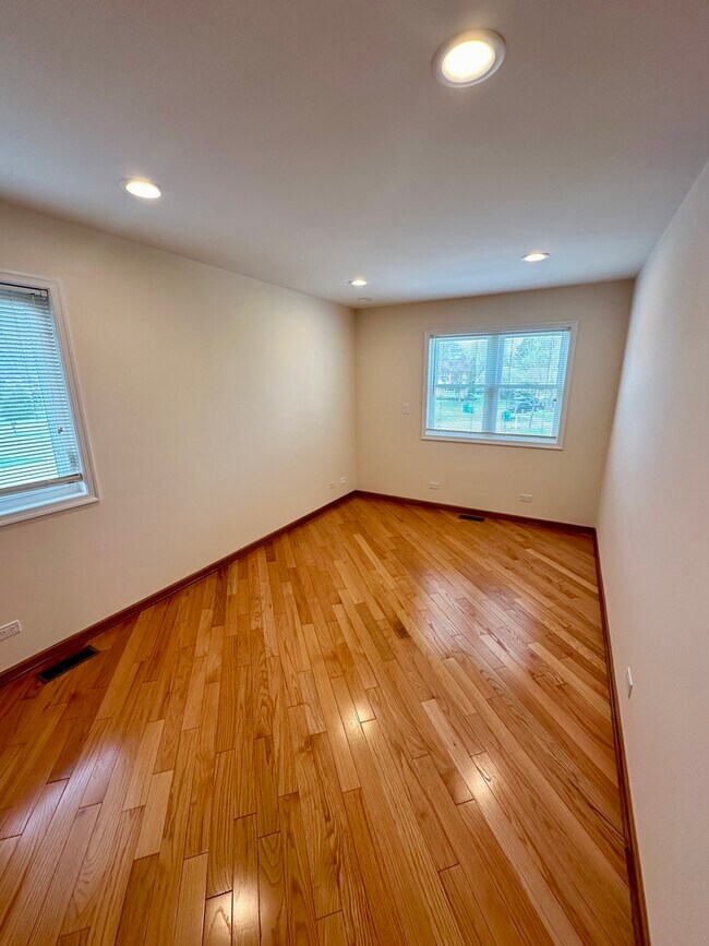 Building Photo - 1211 Larraway Dr
