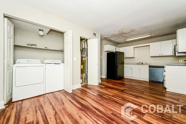Building Photo - 3501 Creekview Pl
