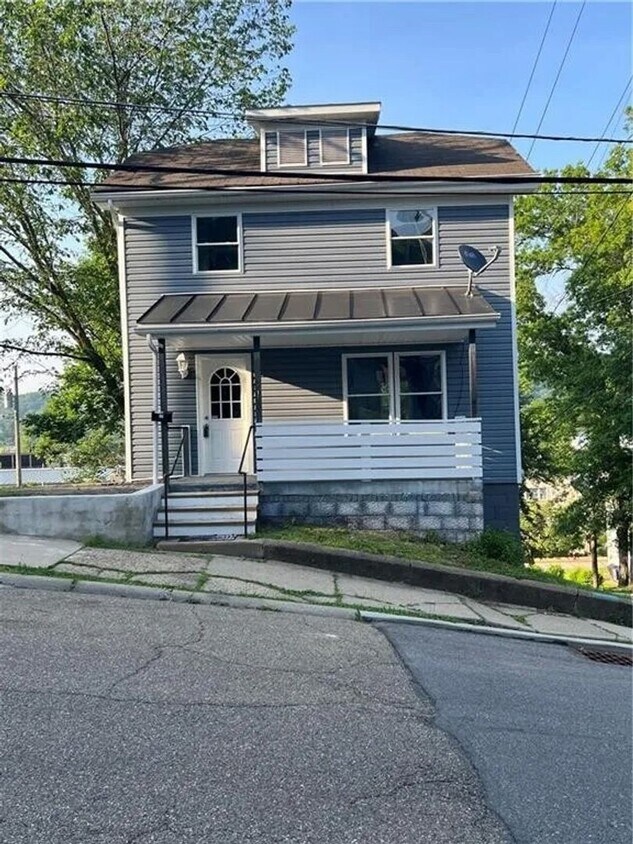 Foto principal - 3BD/ 1 BA Home for Rent- Coraopolis