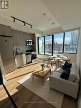 Building Photo - 758 Dovercourt Rd