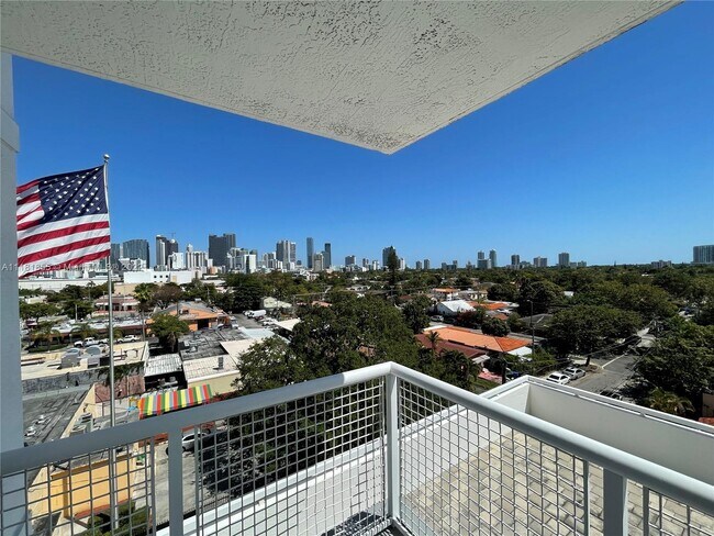 Foto del edificio - 900 SW 8th St