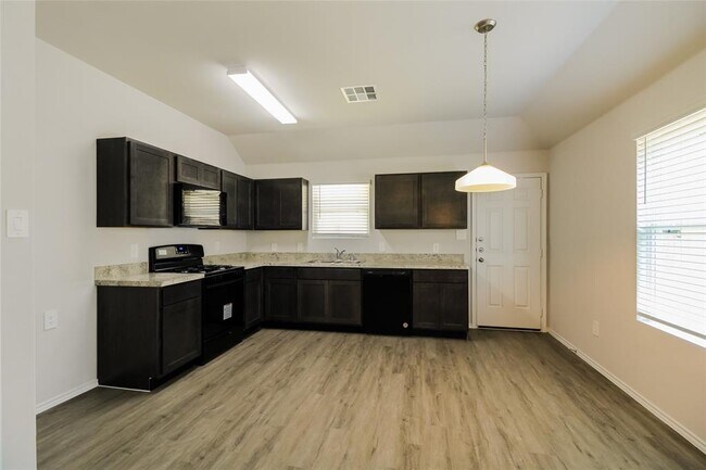 Building Photo - 2460 Carp Dr